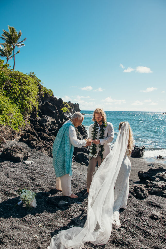 Maui Elopement Photographer captures officiant helping groom