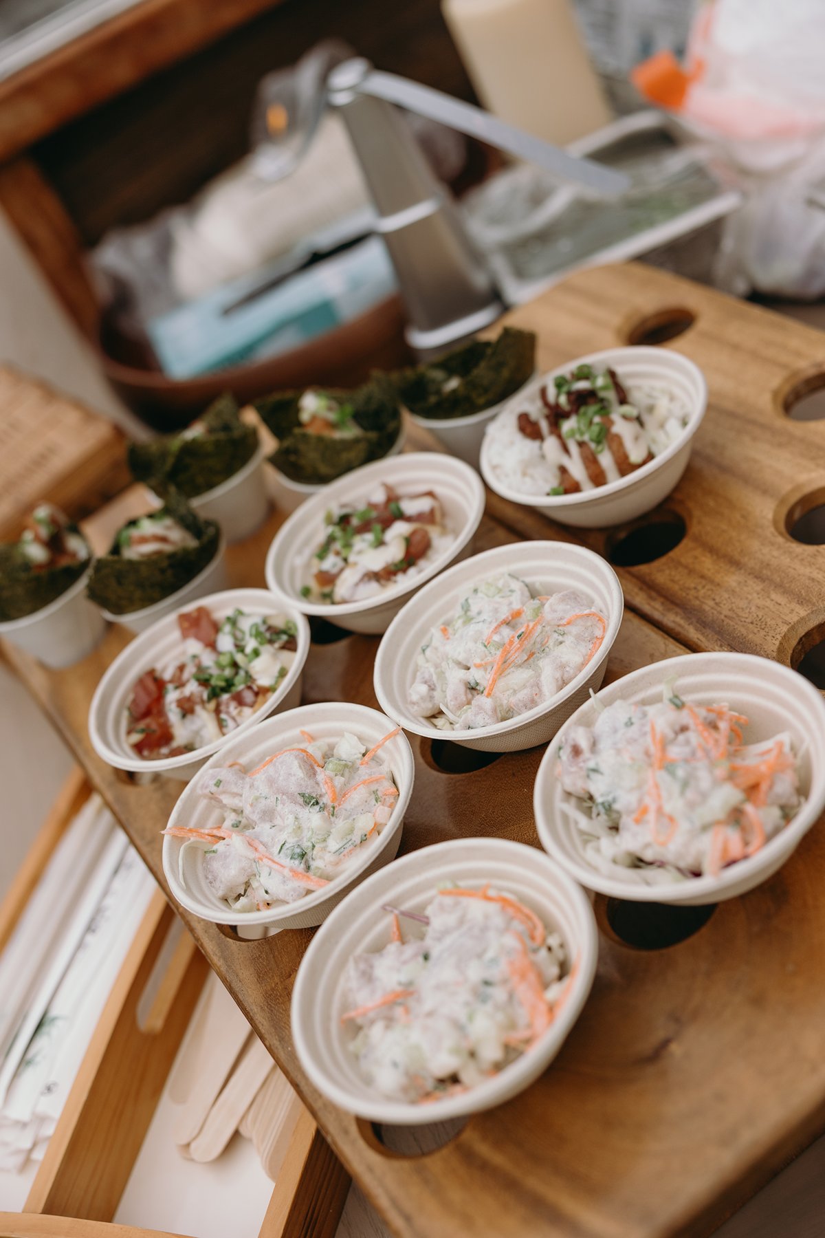Individual bowls of fresh island-style salad served at an outdoor reception after the couple chose to elope in Maui.